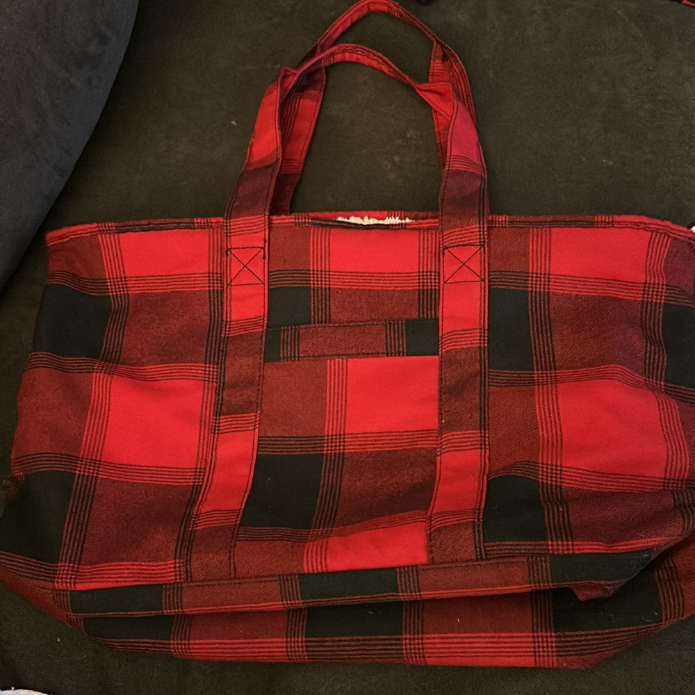 Old Navy Blacx/Red Buffalo Plaid Fleece Lined Zipper Large Tote Bag